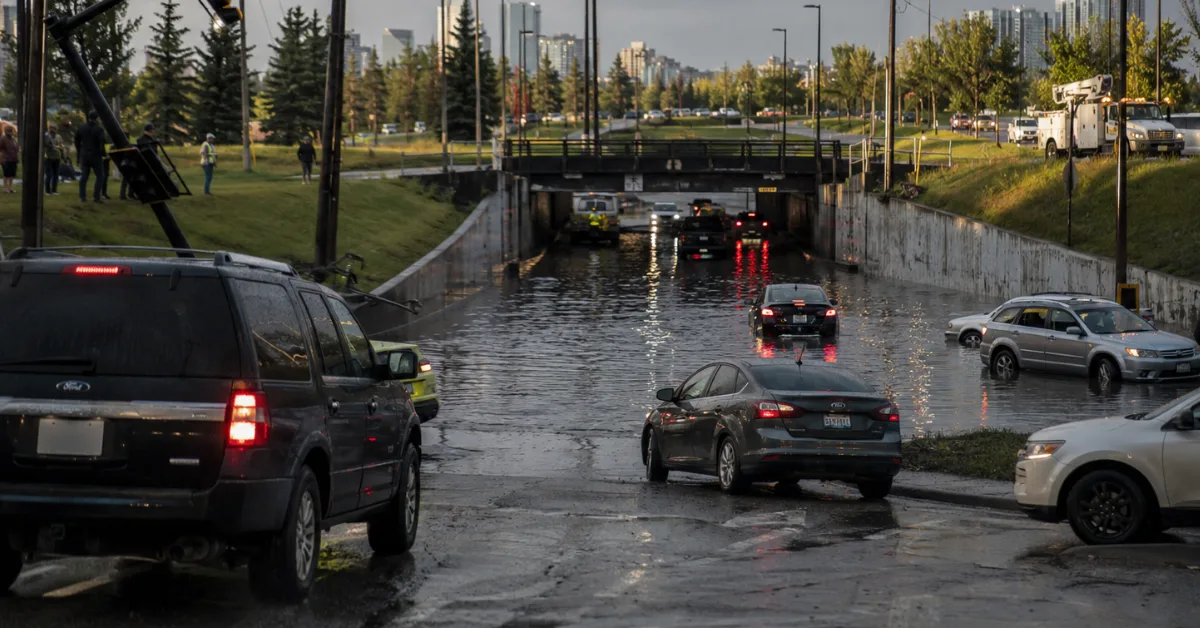Gewitter reißt Edmonton ins Chaos: Rund 9.500 Haushalte ohne Strom